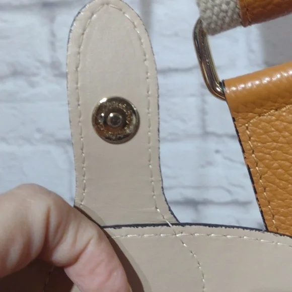 Vera Pelle Leather Crossbody Bag - Picture 7 of 16